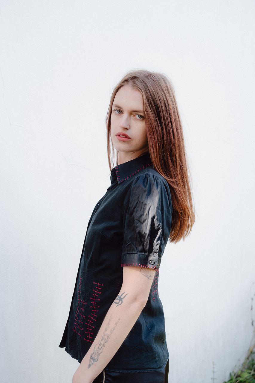 Black and Red Embroidered Short Sleeve Shirt – Kodai